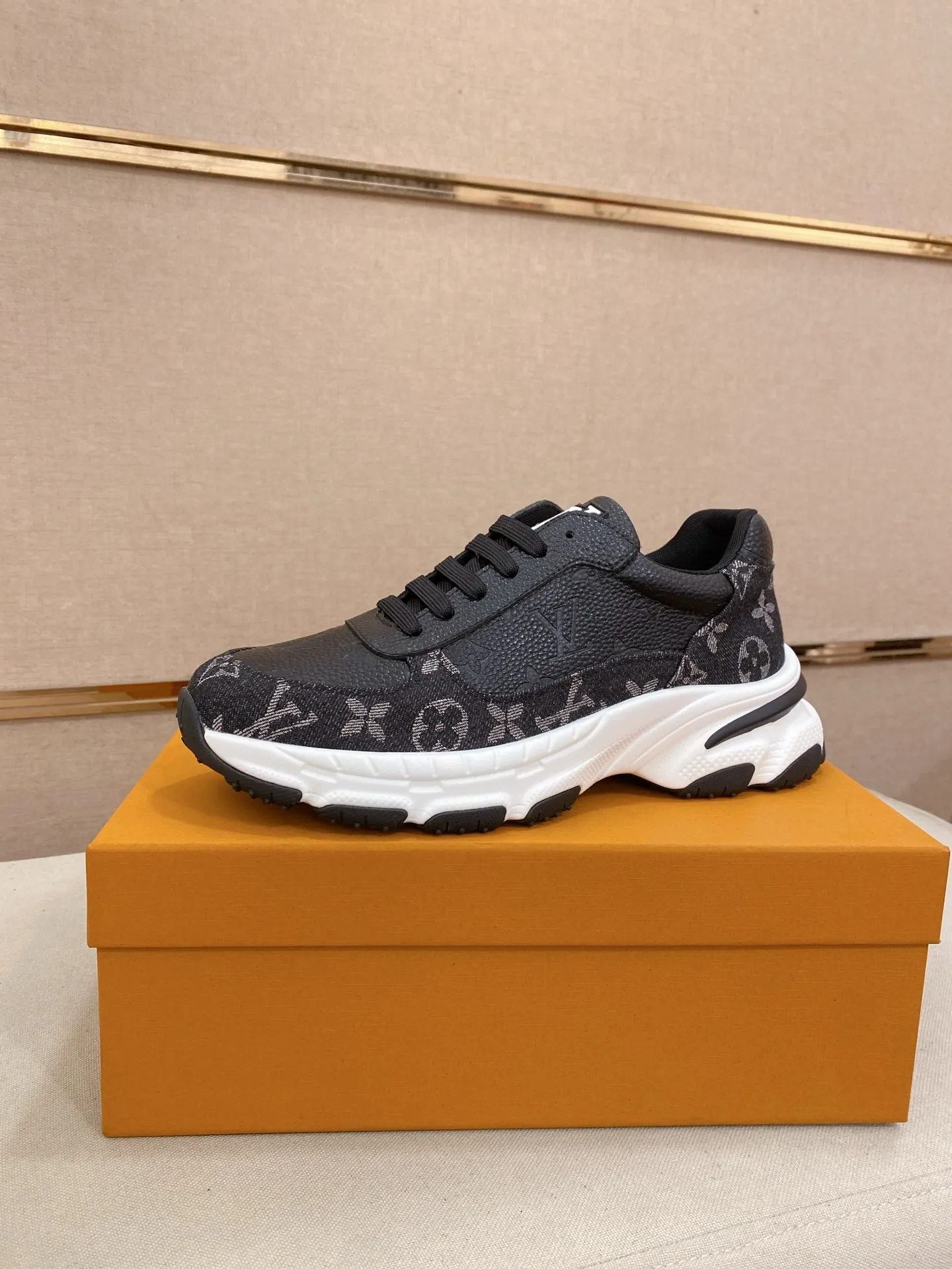 Men's shoes 442💰louis vuitton (Louis Vuitton/lv)🔍🔍The new counters are on sale at the same time. The uppers are imported from Italy. ⃣️Re-engraved🇮🇹💪💪, ⚠Sole: The original sole is specially provided by the original factory, the exclusive movable molded sole is super comfortable, ⚠Original and single goods 🔍high quality, you can enter and leave the counter at will, welcome to compare⚠. Code number: 38-44 (45/customized, non-refundable)